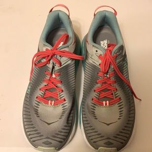 Women’s.  Hoka  one one.  Never worn!!!